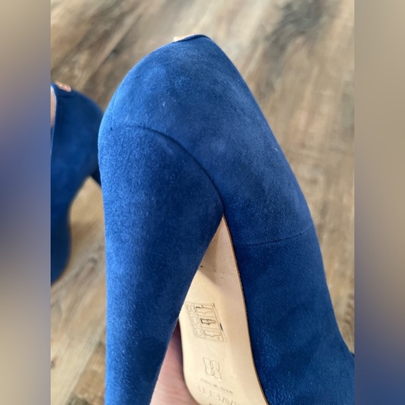 Mavette Royal Blue Pumps - Picture 11 of 11